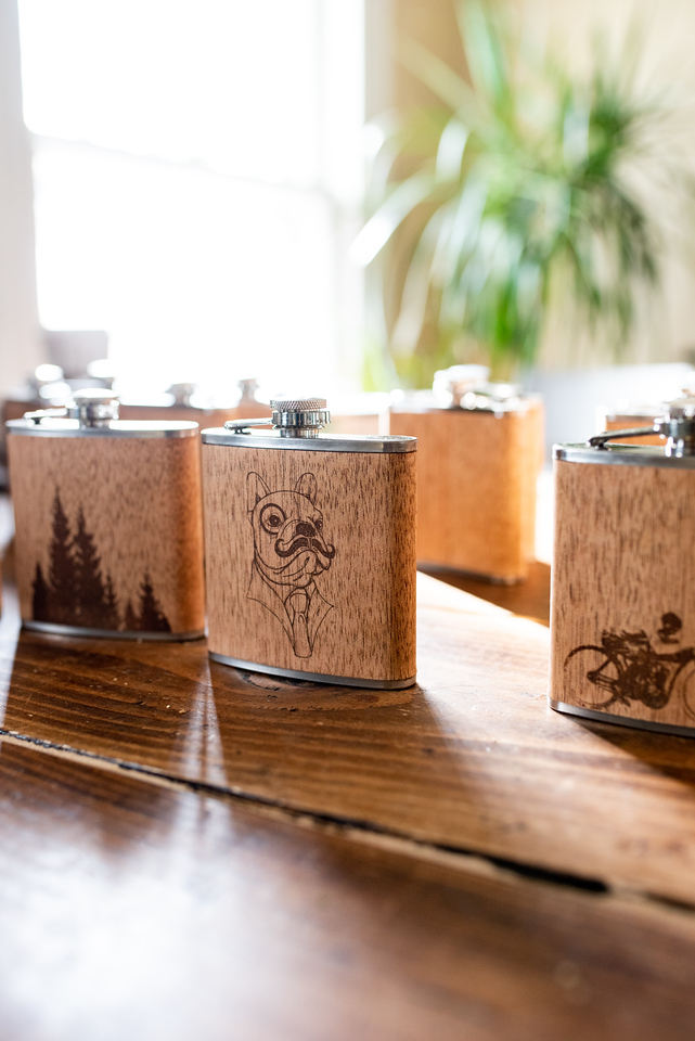 Wooden flasks with design